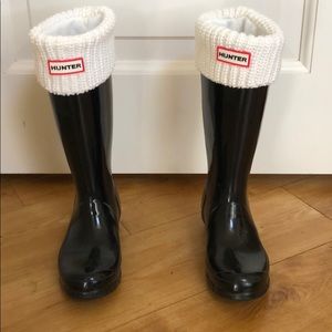 Black hunter rain boots with hunter socks